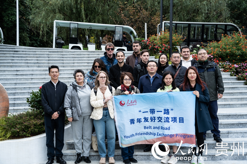 合影留念。人民網(wǎng) 陽(yáng)茜攝