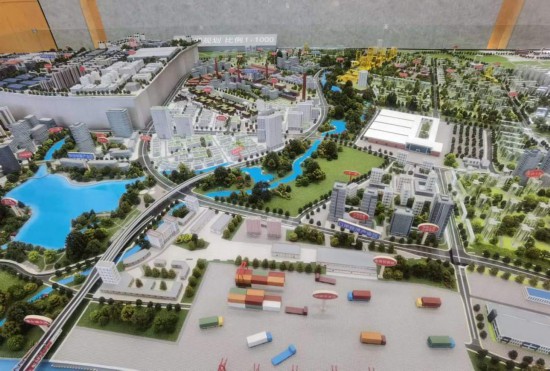 　　清水塘新能源裝備產(chǎn)業(yè)新城沙盤模型。本報(bào)記者 常雯宜攝