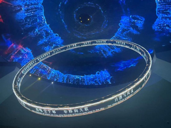 　　《天釀》演出中，屏幕上展示的歌詞。本報(bào)記者葉子攝