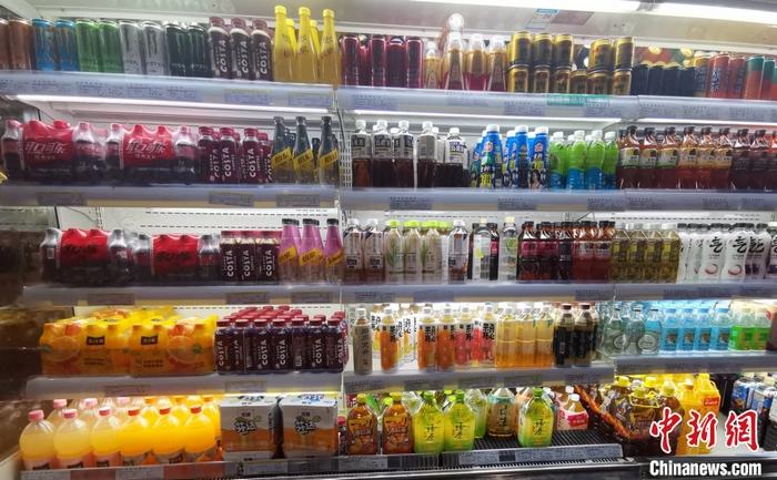 某超市的飲料區(qū)。 <a target='_blank' href='/' ><p  align=