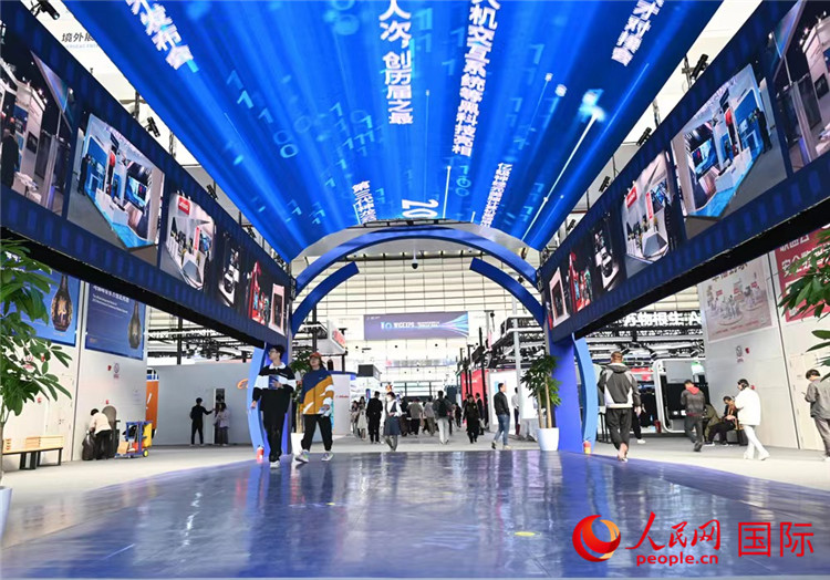 11月7日上午，2023年世界互聯(lián)網(wǎng)大會“互聯(lián)網(wǎng)之光”博覽會在浙江烏鎮(zhèn)開幕。人民網(wǎng)記者 葉賓得攝