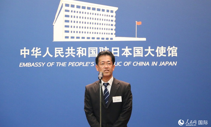 導(dǎo)師代表、東京大學(xué)教授內(nèi)山真伸發(fā)表致辭。人民網(wǎng) 許可攝