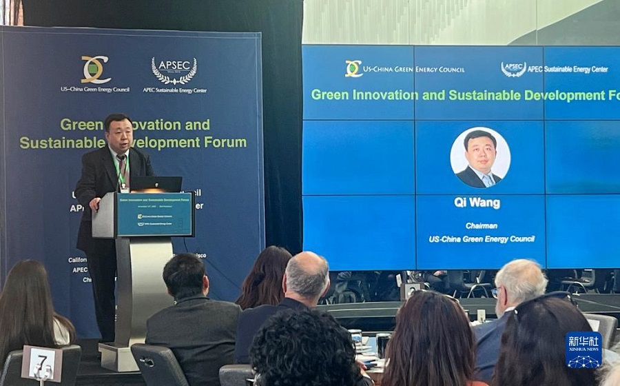 11月13日，美中綠色能源促進(jìn)會(huì)會(huì)長(zhǎng)王麒在舊金山舉行的“綠色創(chuàng)新與可持續(xù)發(fā)展論壇”上發(fā)言。新華社記者 譚晶晶 攝