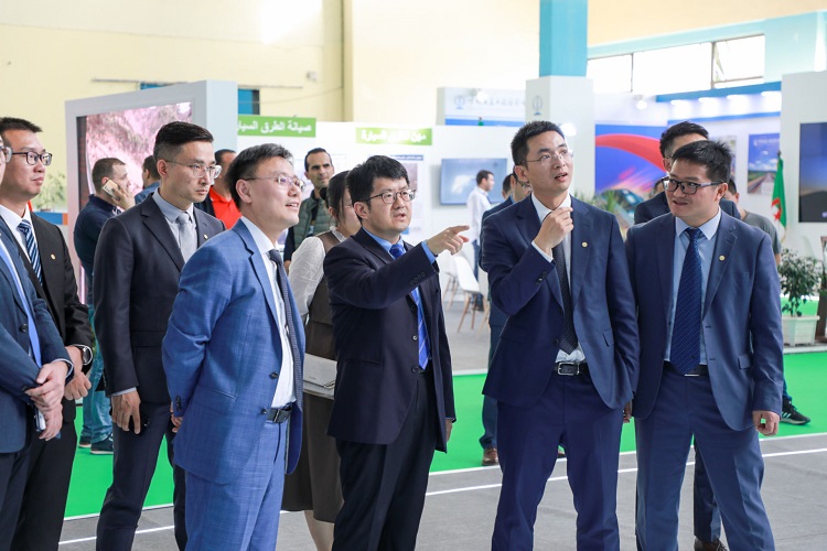 中國駐阿爾及利亞大使李?。ㄓ胰┮暡熘袊ㄖ刮? 中國建筑供圖