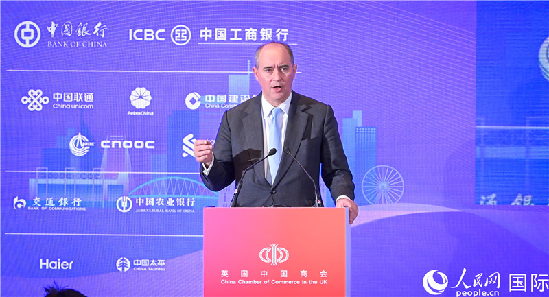 英國(guó)商業(yè)貿(mào)易部國(guó)務(wù)大臣（投資大臣）多米尼克·約翰遜與會(huì)。人民網(wǎng) 郭錦標(biāo)攝