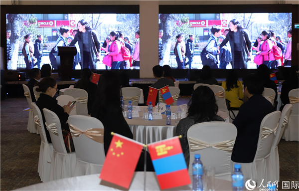 12月1日，活動現(xiàn)場播放防治結(jié)核病宣傳短片。人民網(wǎng)記者 霍文攝