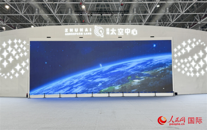 珠海太空中心是珠海市為發(fā)揮中國航展品牌效應(yīng)和帶動(dòng)效應(yīng)而打造的“永不落幕的航展”。人民網(wǎng)記者 張麗鷗攝