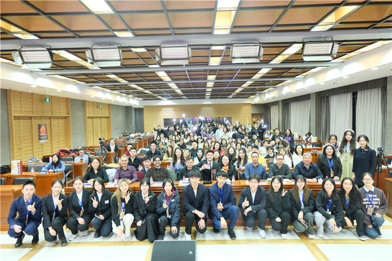 第八屆全國高校西班牙語配音大賽決賽現(xiàn)場合影。主辦方供圖