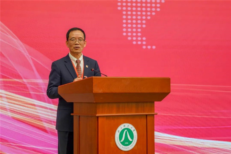 國務(wù)院學(xué)位委員會(huì)區(qū)域國別學(xué)學(xué)科評(píng)議組秘書長、浙江師范大學(xué)非洲研究院（非洲區(qū)域國別學(xué)院）院長劉鴻武致辭。主辦方供圖