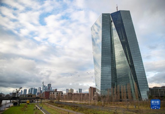 這是12月14日在德國(guó)法蘭克福拍攝的歐洲央行大樓。新華社記者 張帆 攝