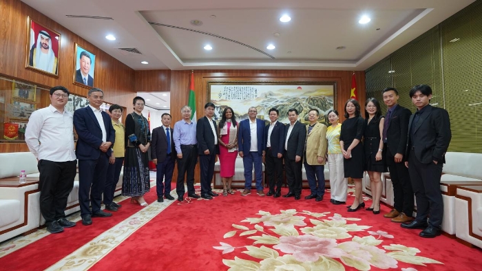 與會(huì)代表合影。阿聯(lián)酋中國(guó)和平統(tǒng)一促進(jìn)會(huì)供圖