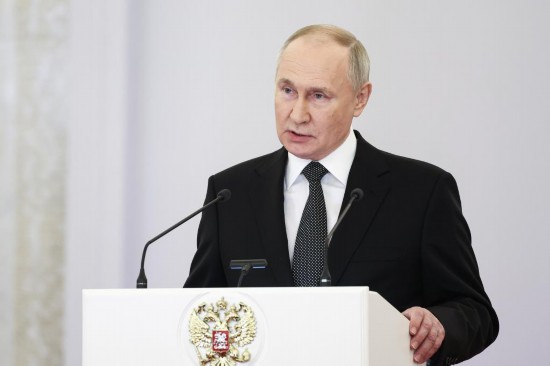 2023年12月8日，俄羅斯總統(tǒng)普京在莫斯科克里姆林宮出席“祖國英雄日”慶祝儀式。新華社/塔斯社