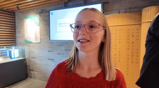 美國(guó)猶他州小學(xué)生米麗婭姆·居布萊接受記者采訪。