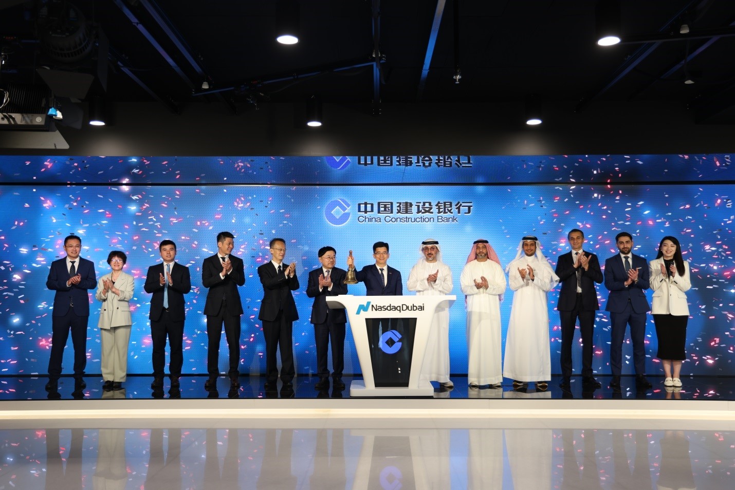 綠色債券上市儀式現(xiàn)場。人民網(wǎng)實(shí)習(xí)生 滕婧含攝