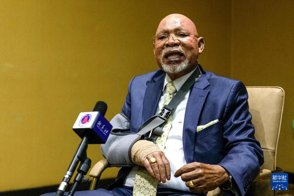 1月15日，烏干達(dá)外長奧東戈在坎帕拉舉行的不結(jié)盟運(yùn)動(dòng)第19次峰會(huì)高級別官員會(huì)議期間接受新華社記者專訪。新華社發(fā)（阿佳拉·納瓦達(dá)攝）