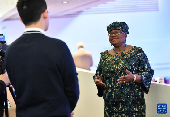 1月18日，世界貿(mào)易組織總干事伊維拉在瑞士達(dá)沃斯舉行的世界經(jīng)濟(jì)論壇2024年年會(huì)期間接受新華社記者專訪。新華社記者 連漪 攝