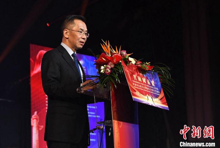 當(dāng)?shù)貢r(shí)間1月16日晚，以“共同向未來”為題的慶祝中法建交60周年大型文藝晚會(huì)在巴黎舉辦。中國駐法國大使盧沙野出席晚會(huì)并致辭。 <a target='_blank' href='/' _fcksavedurl='/'><p  align=