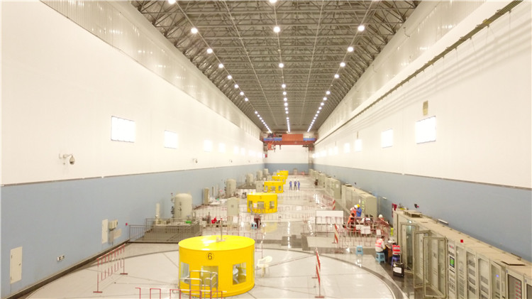 卡魯瑪水電站發(fā)電機(jī)組。王劍攝