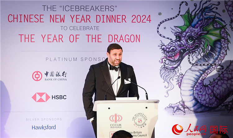 英國 48 家集團(tuán)俱樂部候任主席杰克·佩里致辭。人民網(wǎng) 郭錦標(biāo)攝