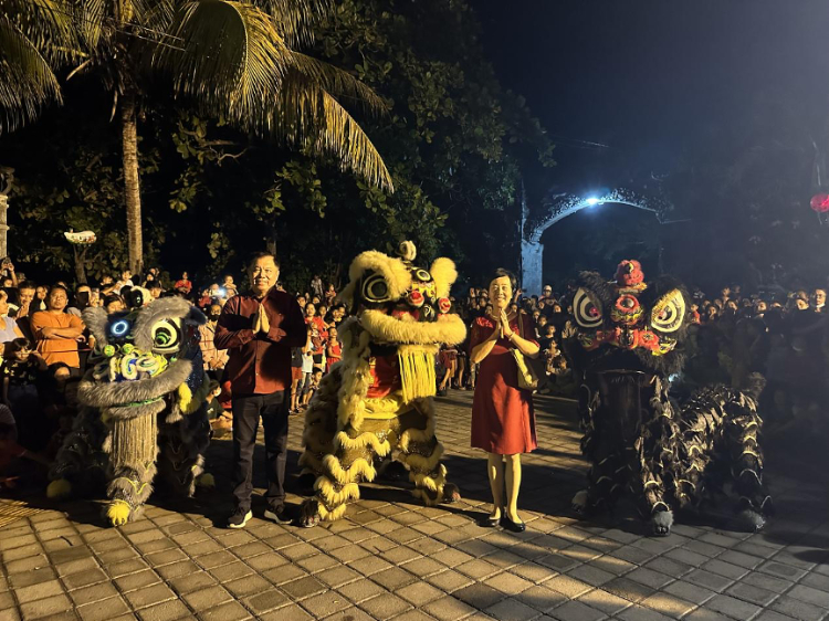 舞獅表演。巴陵康孔子學院供圖