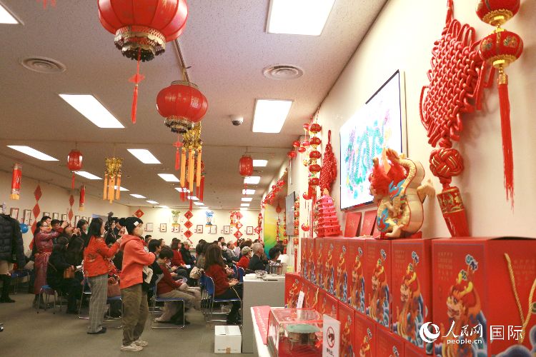 現(xiàn)場洋溢著濃郁的新春氛圍。人民網 許可攝