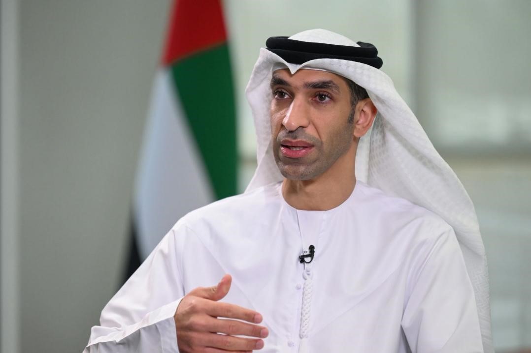 阿聯(lián)酋外貿(mào)國務(wù)部長薩尼·宰尤迪接受采訪。阿聯(lián)酋通訊社供圖