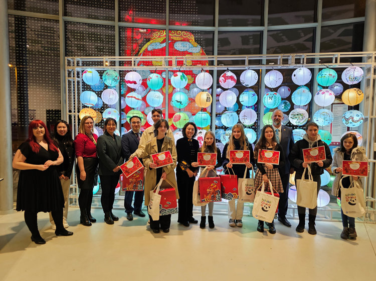 獲獎學(xué)生合影。翟朝暉攝