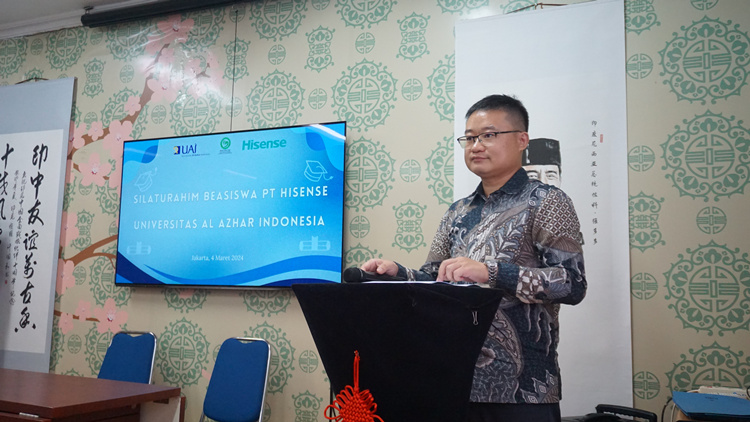 海信印尼公司總經理李現(xiàn)委致辭。阿拉扎大學孔子學院供圖