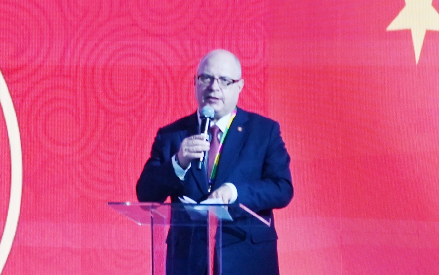 俄羅斯國家杜馬資產(chǎn)、土地和財(cái)產(chǎn)關(guān)系委員會(huì)主席兼俄中議員友好小組主席加夫里洛夫致辭。主辦方供圖