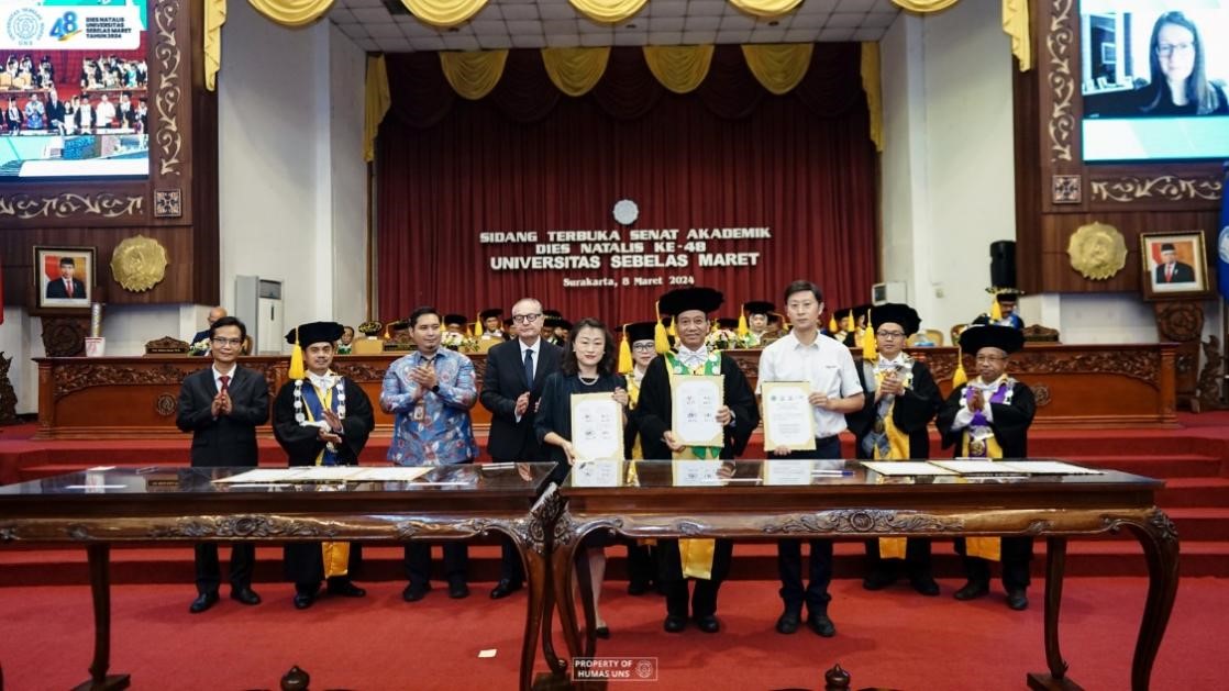 西華大學、三一一大學、印尼鋰源新材料有限公司、四川鋰源新能源有限公司四方共同簽署國際合作協(xié)議。印尼三一一大學孔子學院供圖