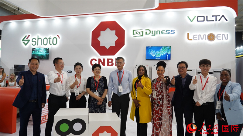 出席嘉賓合影。人民網 劉暢攝