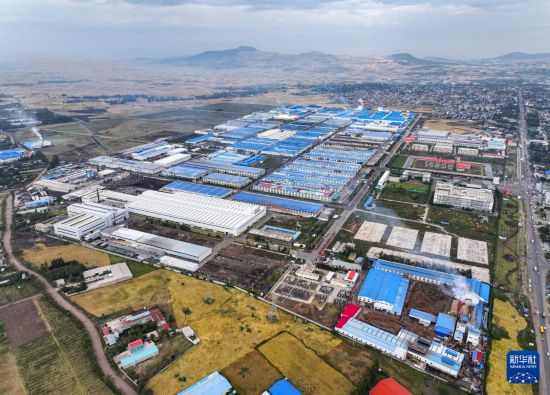 這是2023年11月3日在埃塞俄比亞杜凱姆市拍攝的東方工業(yè)園（無(wú)人機(jī)照片）。 新華社發(fā)（東方工業(yè)園供圖）