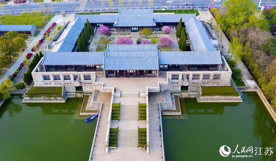 周恩來紀(jì)念館內(nèi)海棠盛開。紀(jì)星名攝