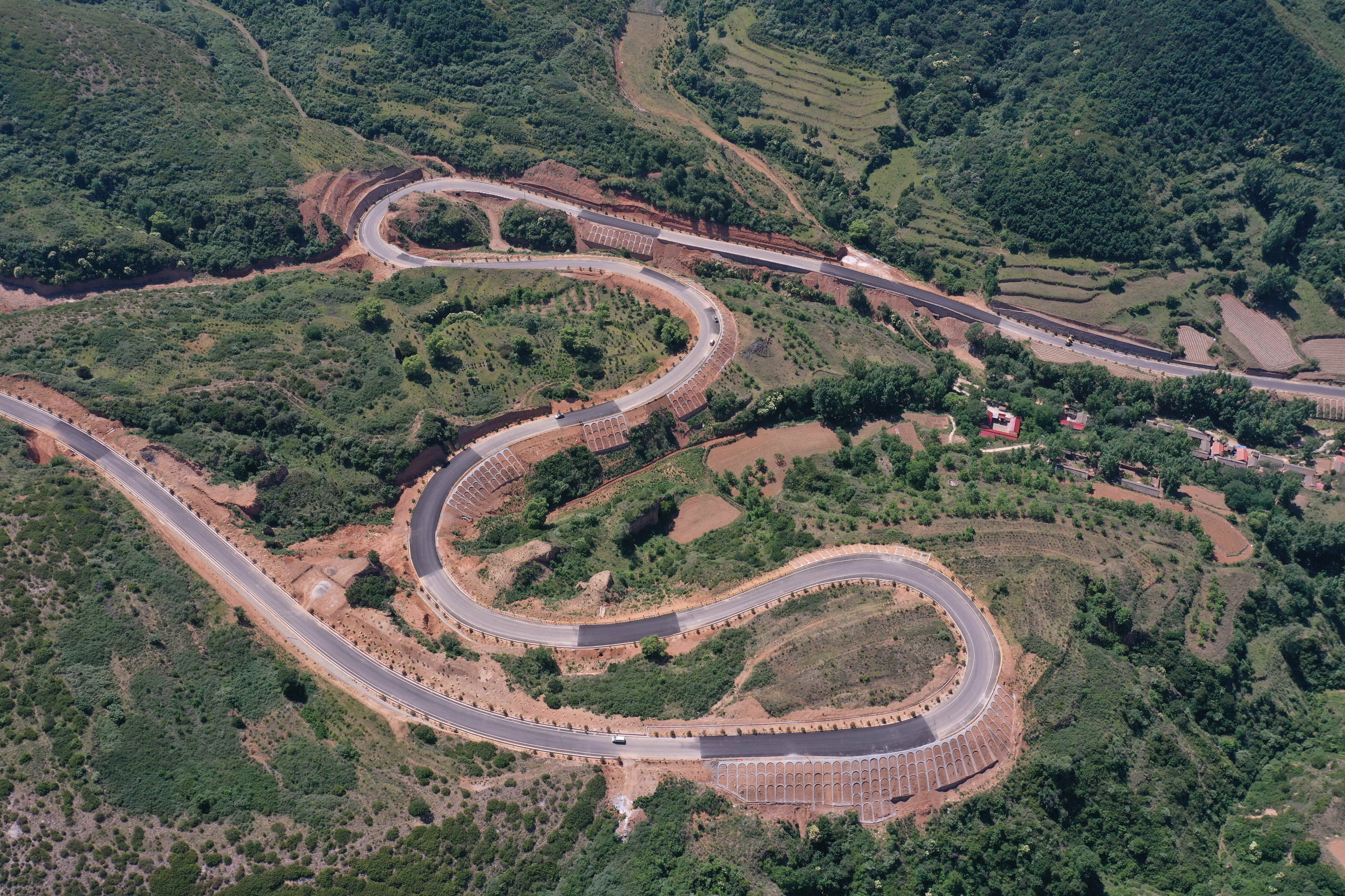 武鄉(xiāng)縣“四好農(nóng)村”航拍。張國平 攝