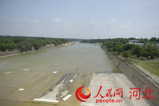 黃壁莊水庫正在按計(jì)劃預(yù)泄庫容。人民網(wǎng)祝龍超攝