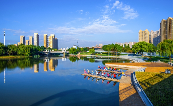 漫步街頭，科產(chǎn)城人融合的理念貫穿始終。無錫高新區(qū)管委會供圖