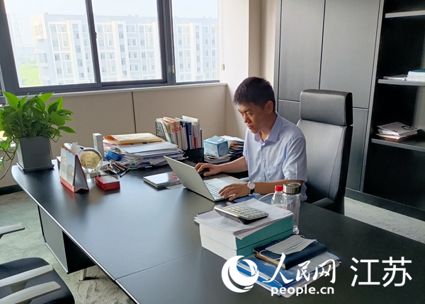 江蘇海安市2021年引進(jìn)的高端人才朱涼偉博士。人民網(wǎng)記者 王繼亮攝