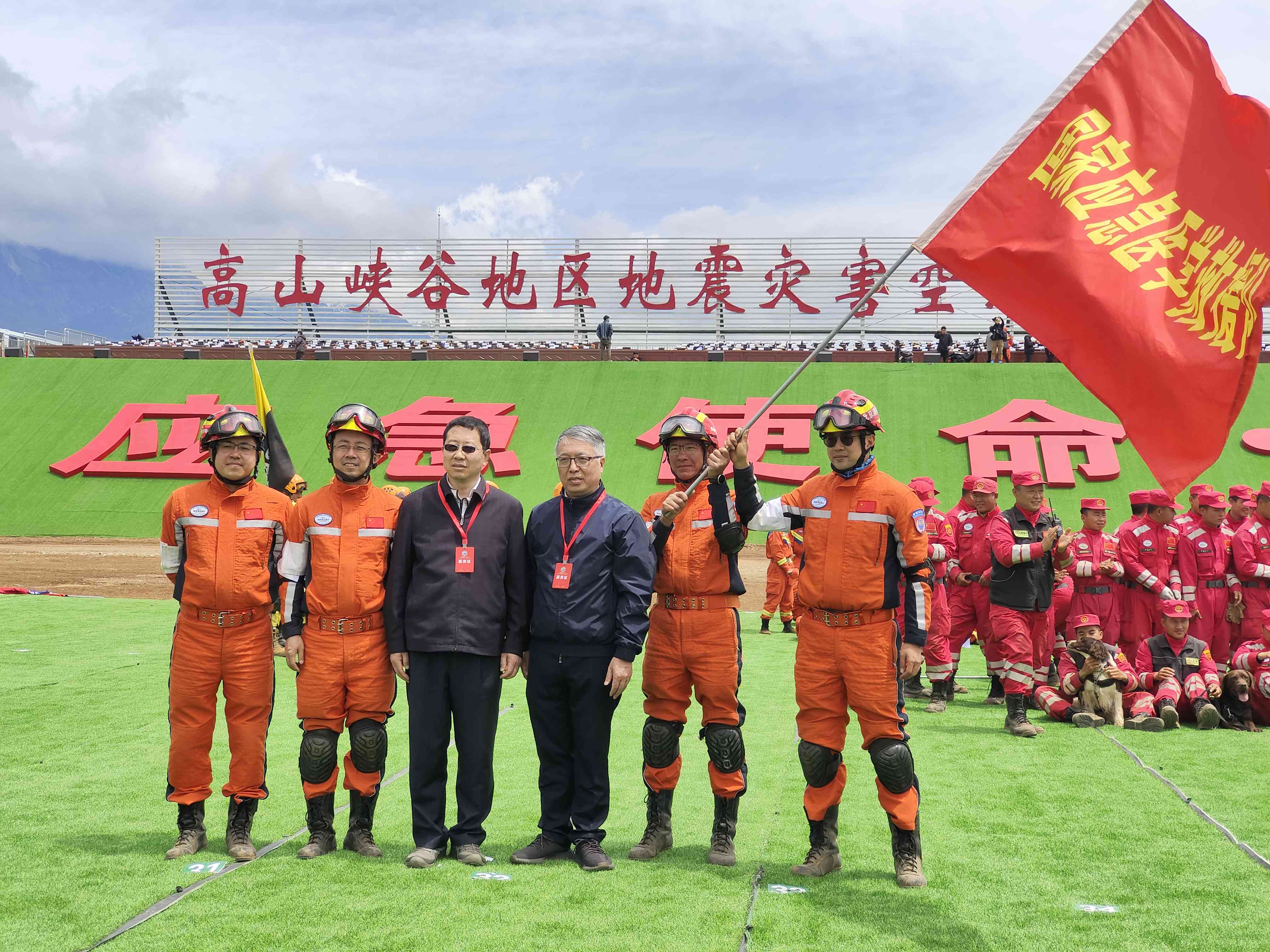 呂國忠以總領(lǐng)隊身份，帶領(lǐng)國家應(yīng)急醫(yī)學(xué)救援隊演練。受訪者供圖