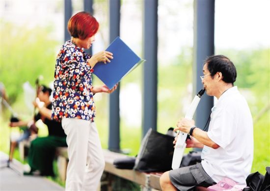 美舍河鳳翔濕地公園成為市民休閑的好去處。 南國(guó)都市報(bào)記者 汪承賢 攝