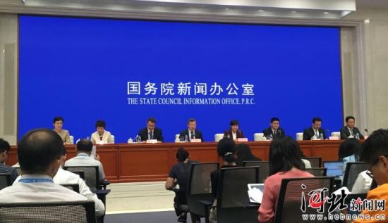 8月26日，國務(wù)院新聞辦召開國務(wù)院政策例行吹風(fēng)會。圖為吹風(fēng)會現(xiàn)場。 記者李巍攝