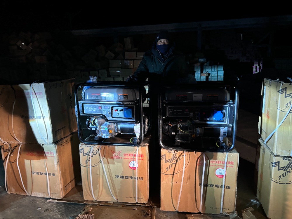 震區(qū)所需 重慶所能！重慶首批救援物資跨越千里抵達(dá)雪域高原