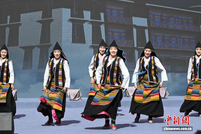 西藏“大地歡歌格?；ㄑ莩黾尽被菝裱莩鼍`放基層文化活力