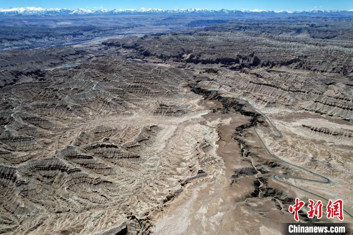 4月5日，西藏阿里札達土林。(無人機照片) 李林 攝