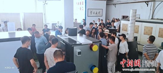 圖為行業(yè)內(nèi)人員進(jìn)行項(xiàng)目參觀。 活動(dòng)主辦方供圖