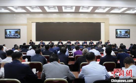  圖為青海省生態(tài)環(huán)境保護警示教育大會現(xiàn)場?！?zhí)砀！z 　　