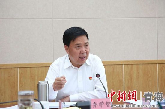 圖為黃南州州長喬學(xué)智講話。黃宣攝