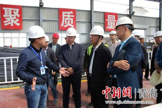 圖為生態(tài)環(huán)保專項(xiàng)督查現(xiàn)場。 孫舒亞攝