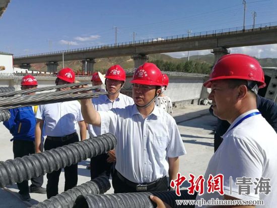 圖為生態(tài)環(huán)保專項督查現(xiàn)場。 孫舒亞攝