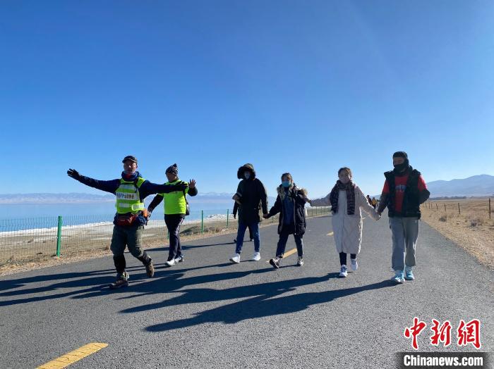 圖為徒步現(xiàn)場(chǎng)?！±罱瓕?攝