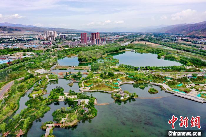 西北城市西寧立生態(tài)文明高地新典范：“一城山水、百園千姿”